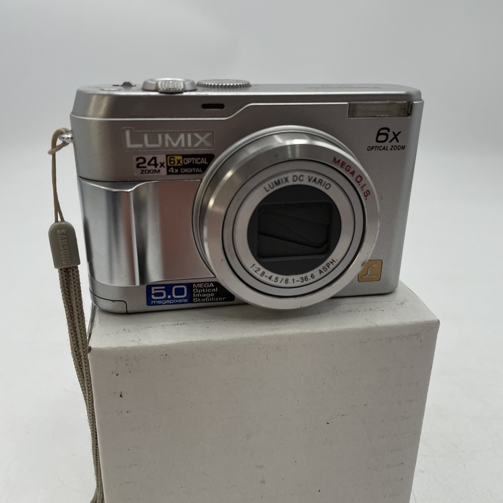 Panasonic LUMIX DMC-LZ2 5.0MP Digital Camera 24X Zoom+Battery